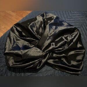 🥰 4/$25- Black Silk Hair Cover